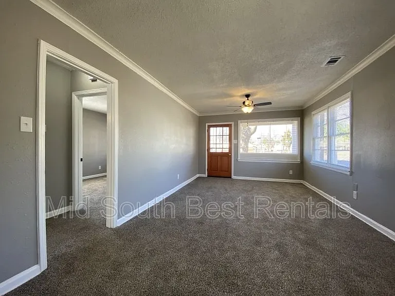 323 W Essex Ave — Photo 4
