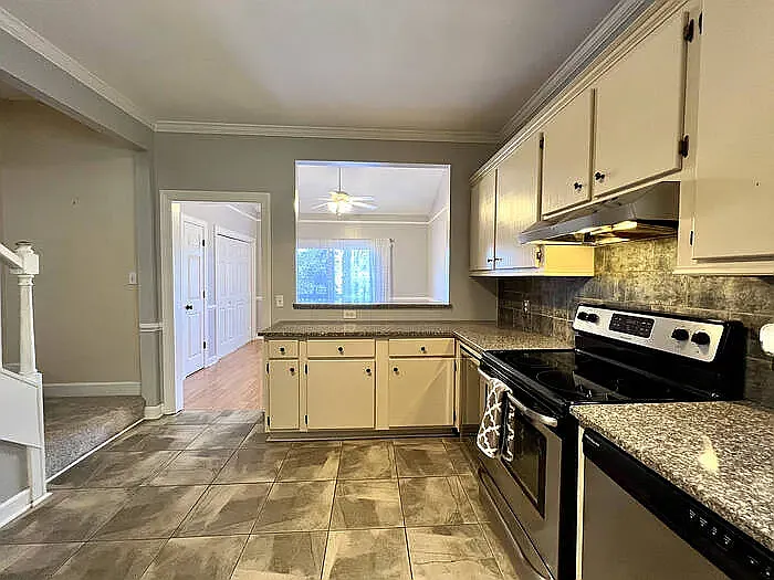 102 Ashley Ct — Photo 8