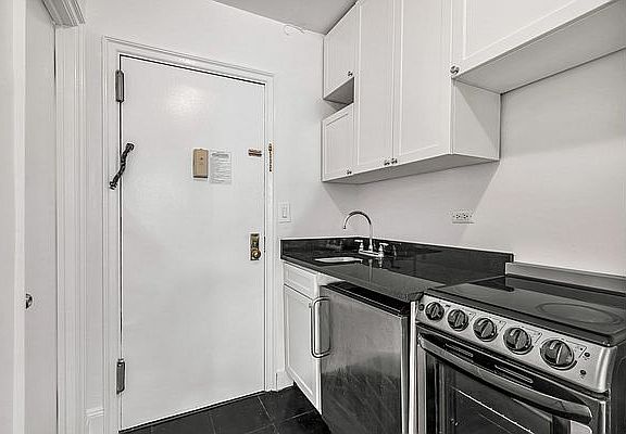 4th image of 307 E 44th St APT 1206