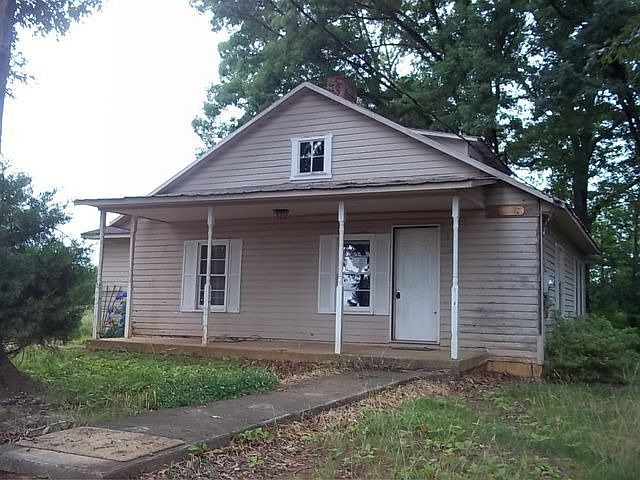 2nd image of 1845 Rock Spring Rd