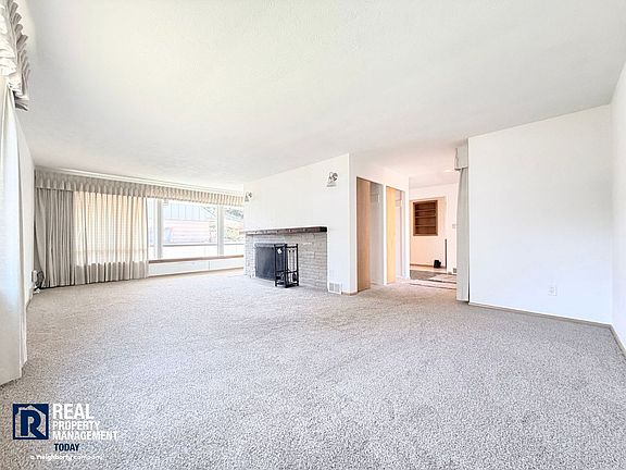 3rd image of 610 4th St NE