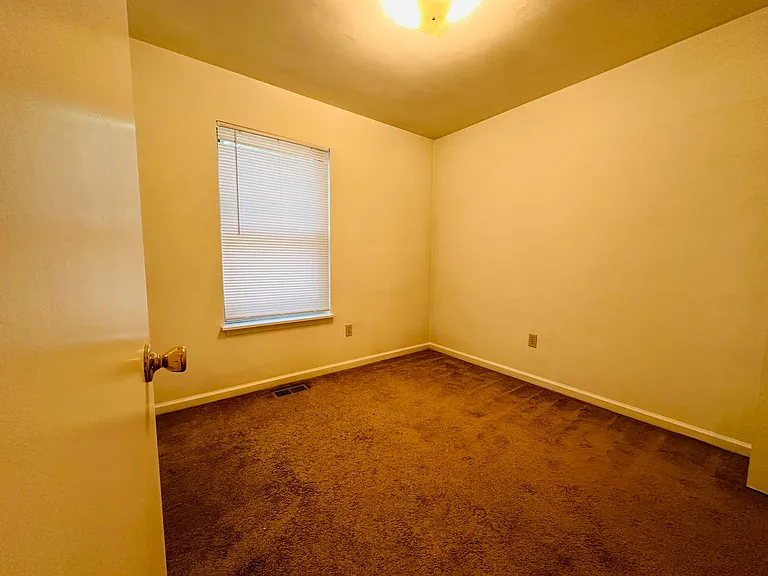 425 Janie Ln — Photo 10