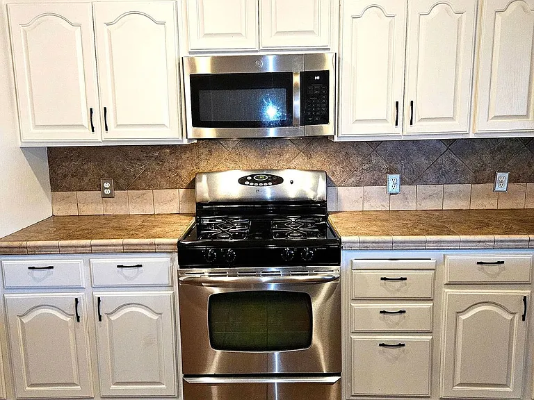 1325 S 28th Dr — Photo 10