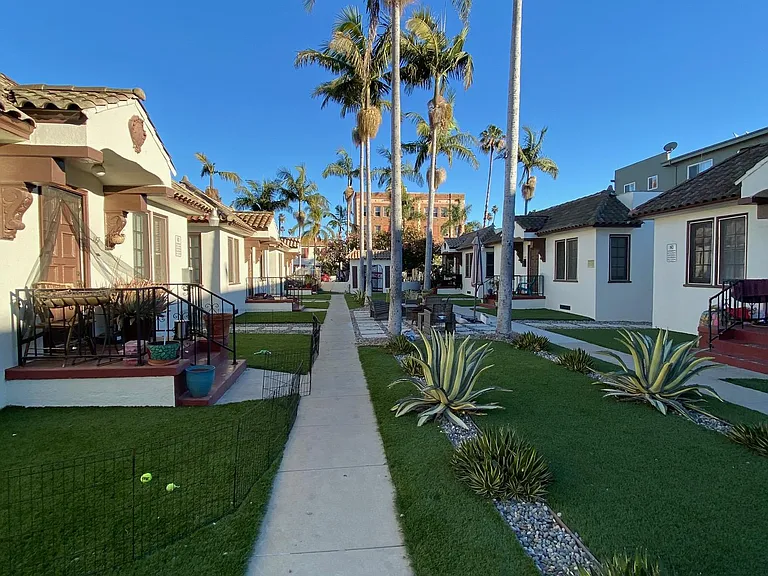 1173 S Norton Ave — Photo 13