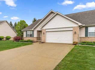 23879 Ashley Dr, Flat Rock, MI