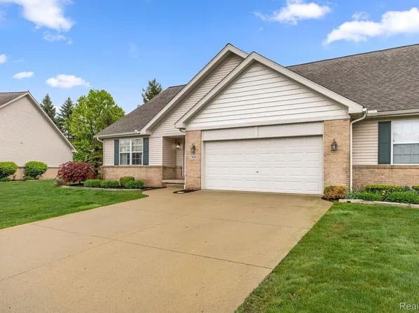 23879 Ashley Dr, Flat Rock, MI 48134