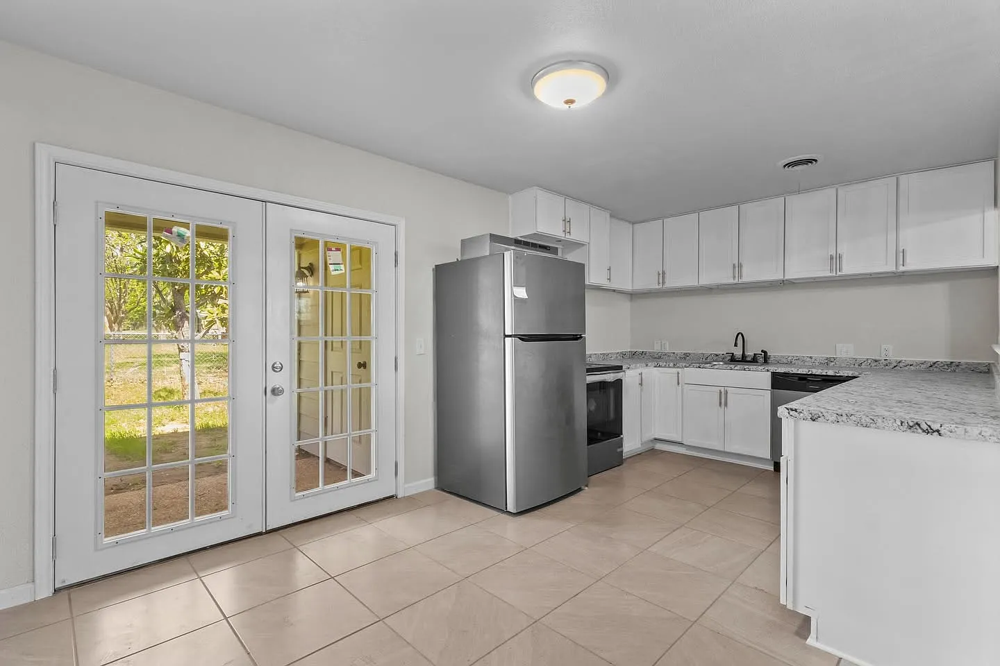2 bed, 1300 sqft, $1,350 — Photo 3