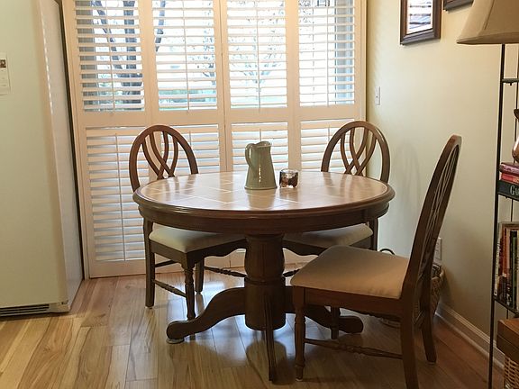 Eat-in kitchen