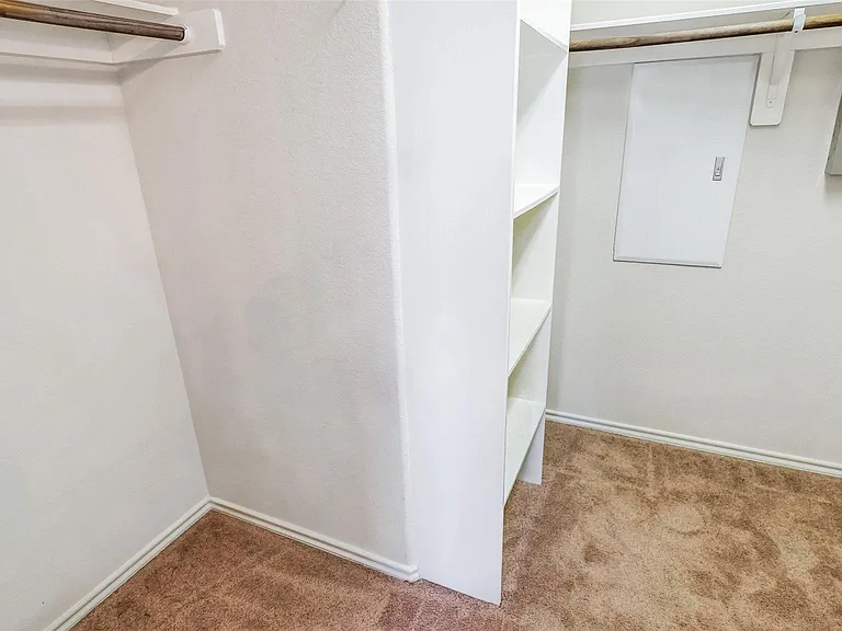 6475 Calgary Woods Ln — Photo 22