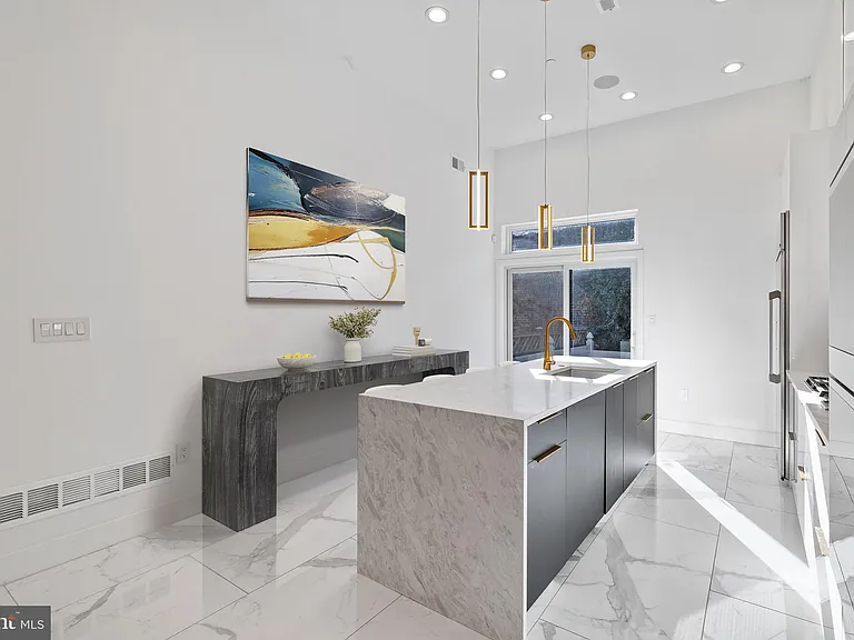 2130 Spring St — Photo 14