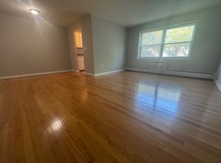 34 Fairview St #1, West Hartford, CT 06119
