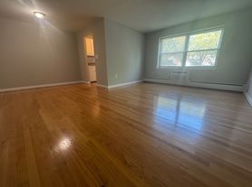 34 Fairview St, West Hartford, CT