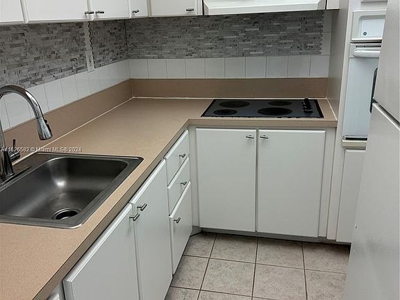 4th image of 1200 West Ave APT 810