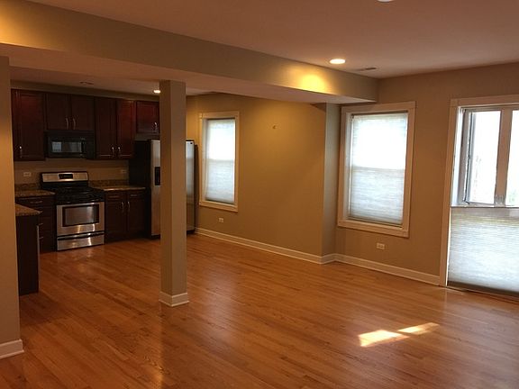 2nd image of 2648 W Glenlake Ave APT D1