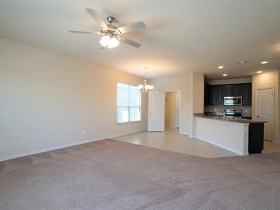4th image of 329 Lead Creek Dr