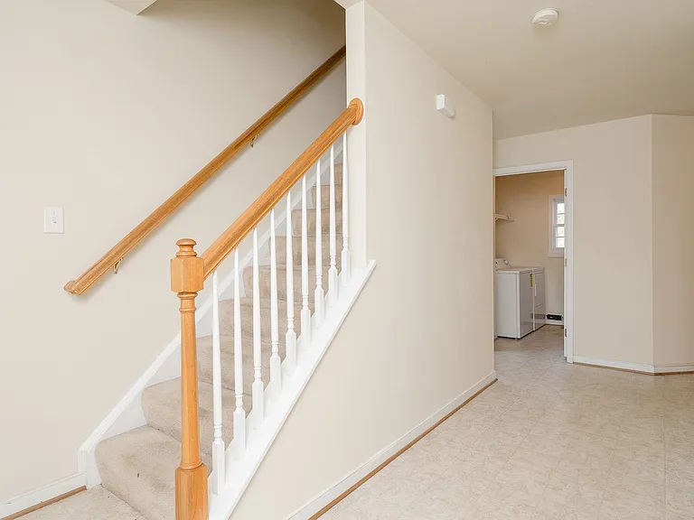 2916 Greenway Ave — Photo 3