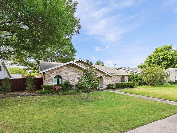 2nd image of 2700 Lemmontree Ln