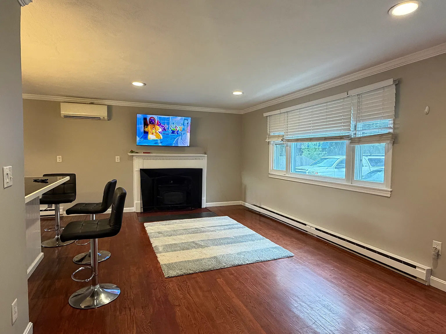 2 bed, 864 sqft, $2,600 — Photo 2