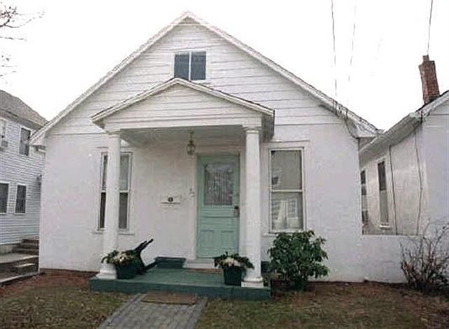 2nd image of 32 Mechanic St