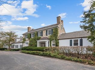 999 E Ringwood Rd S, Lake Forest, IL 60045