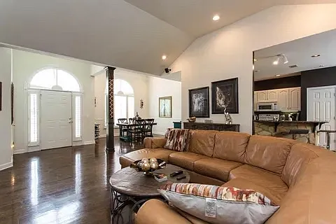 5516 Brookshire Dr — Photo 3