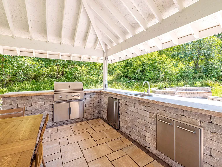 Outdoor Kitchen and Dining
