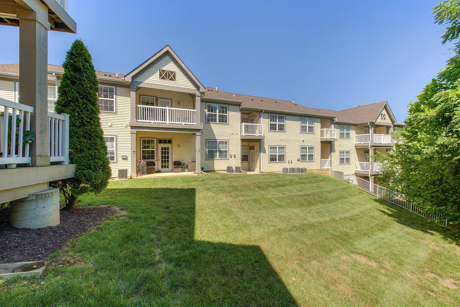 3821 E Barrington Dr #3820-B photo 1