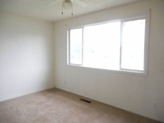 5th image of 3539 W 8245 S