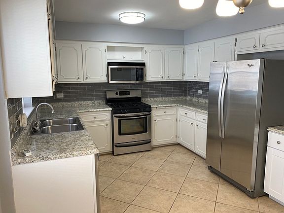 3rd image of 6816 N Northwest Hwy #102