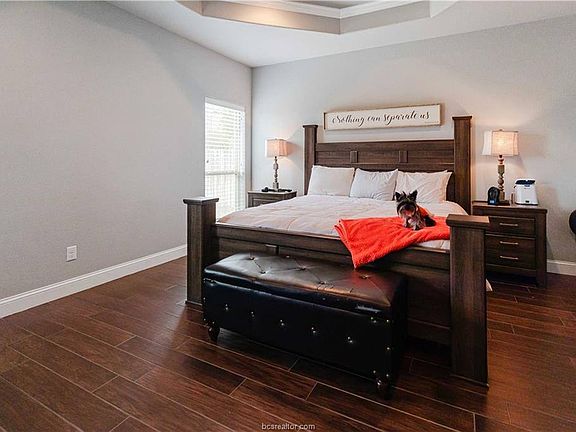 3rd image of 15624 Shady Brook Ln