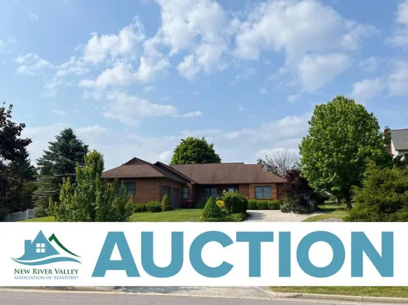 1207 Cedar Orchard Dr E, Blacksburg, VA 24060