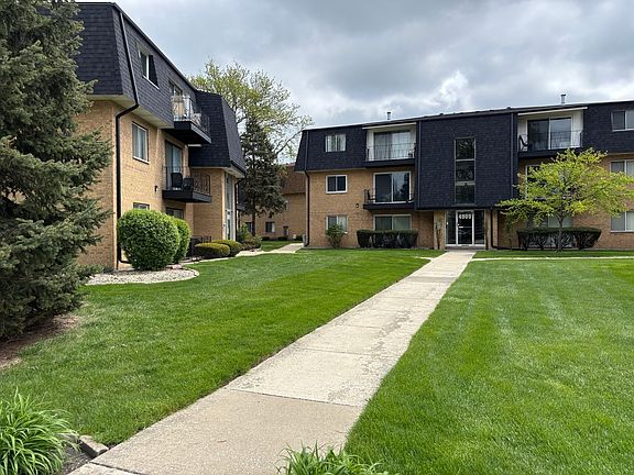 3rd image of 4917 W 109th St APT 103