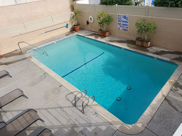 Villa Valencia Apartments — Photo 28