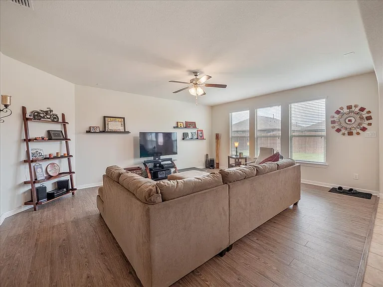 1104 Genola Dr — Photo 10