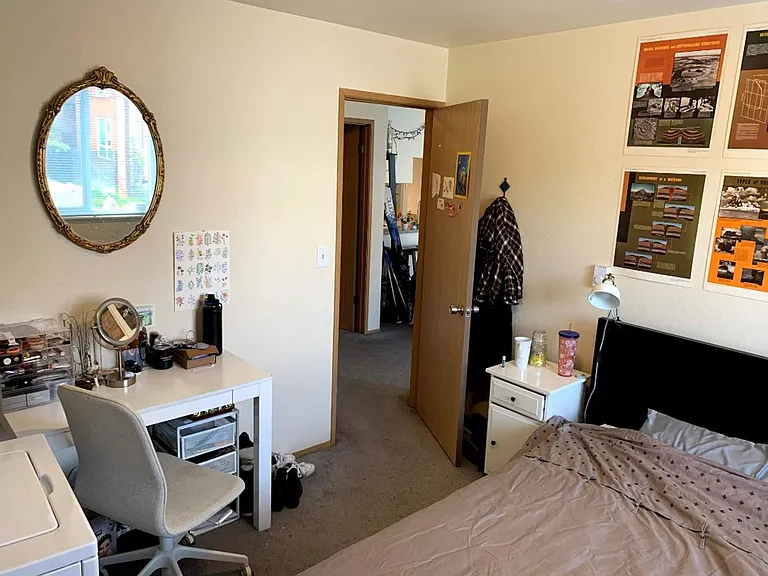 University Court Apartments — Photo 32