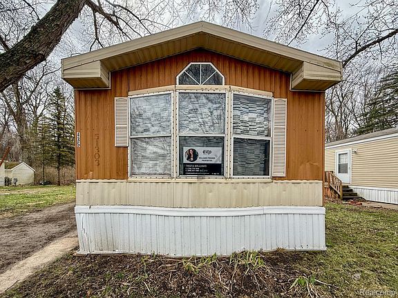 2nd image of 435 Rustic Ln S