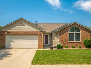 2520 Cedar Ridge Dr, Columbus, IN 47203