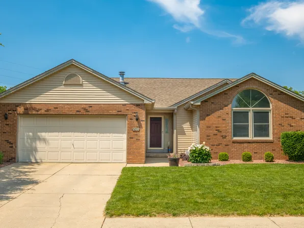 2520 Cedar Ridge Dr, Columbus, IN 47203