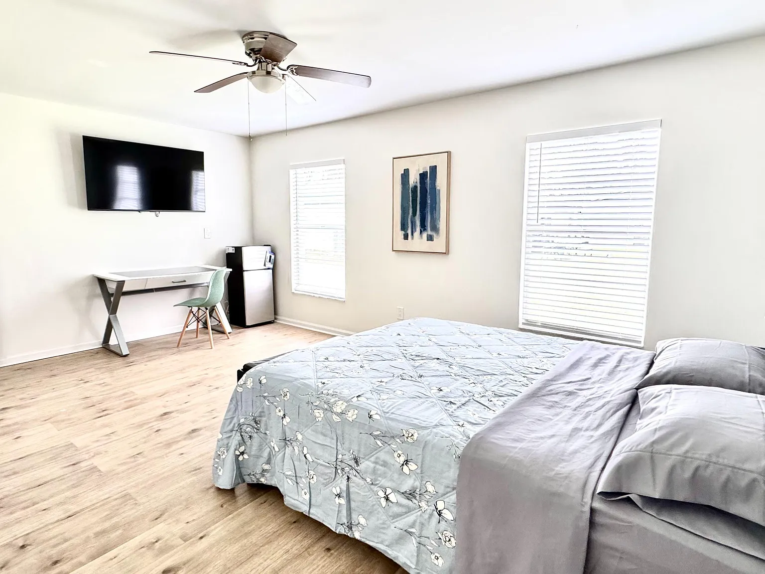 4 bed, 3.0 bath, 2600 sqft, $1,183 — Photo 2
