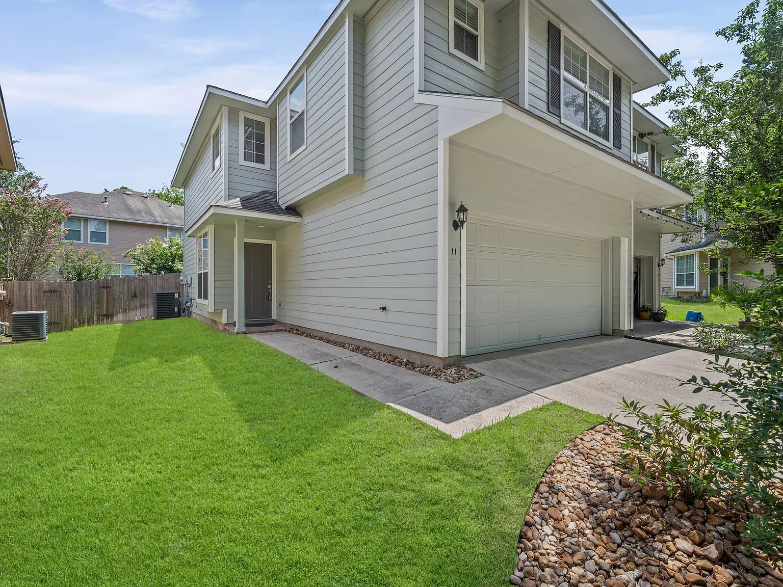3 bed, 2.5 bath, 1651 sqft, $2,200 — Photo 2