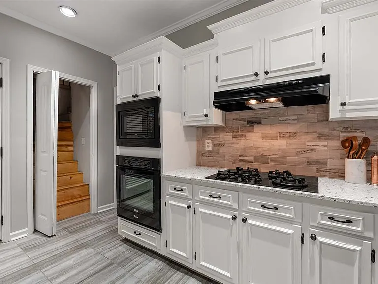108 Colony Ct — Photo 11