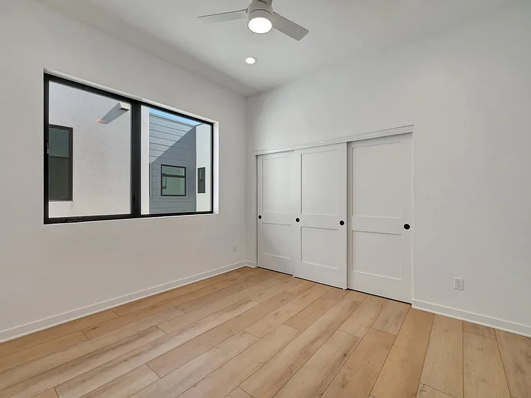 109 Daisy Ave #4 — Photo 45