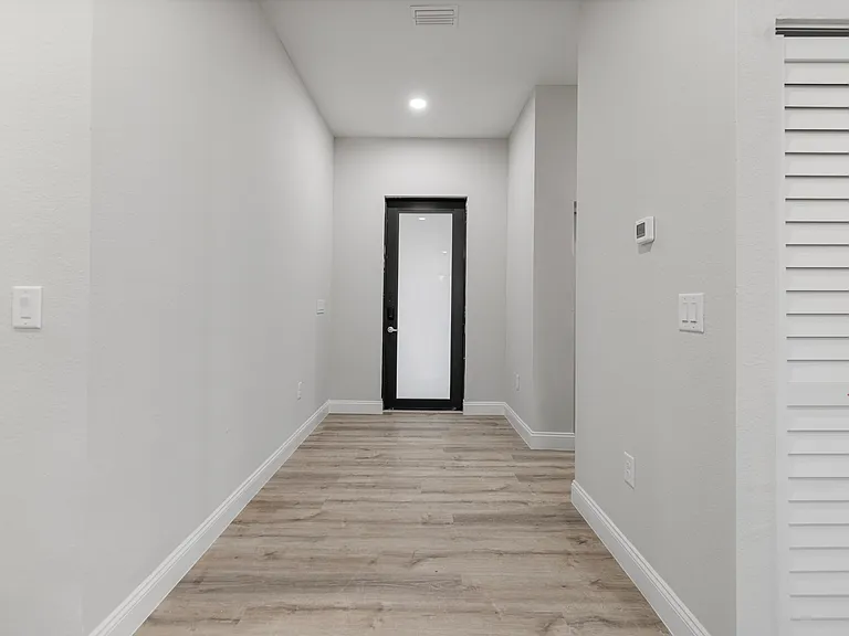 941 Elgin St — Photo 15
