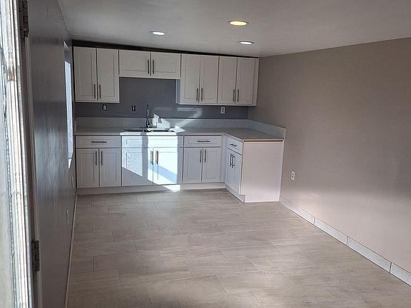3rd image of 1400 Winwood St