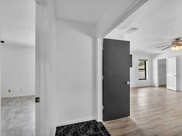 303 NW 105th Ter — Photo 20