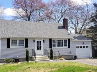34 Cedar Rd, Clinton, CT 06413