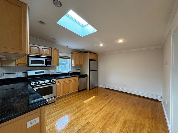 4th image of 118 Sherman St #118