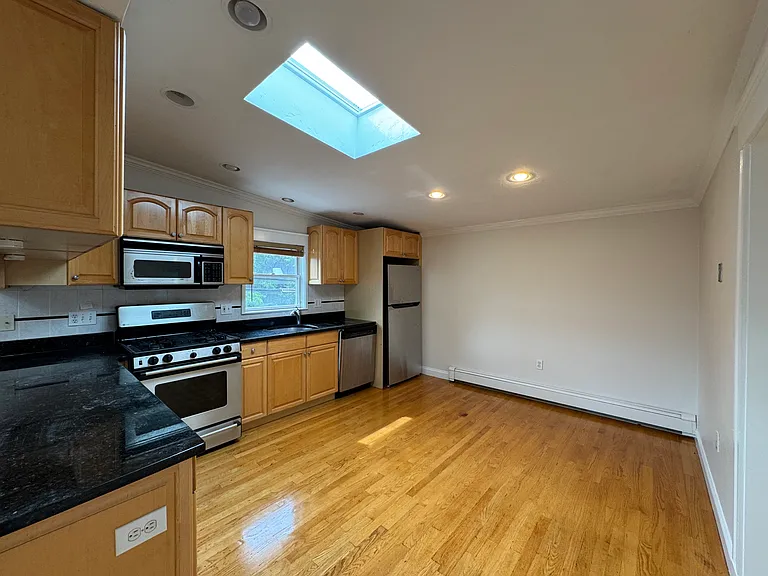118 Sherman St #118 — Photo 4