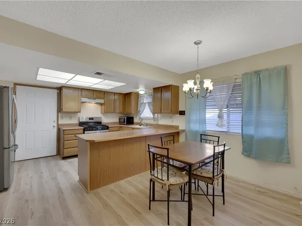 5999 Natures Dr, Las Vegas, NV 89122