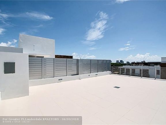 3rd image of 21 Isle Of Venice Dr #2